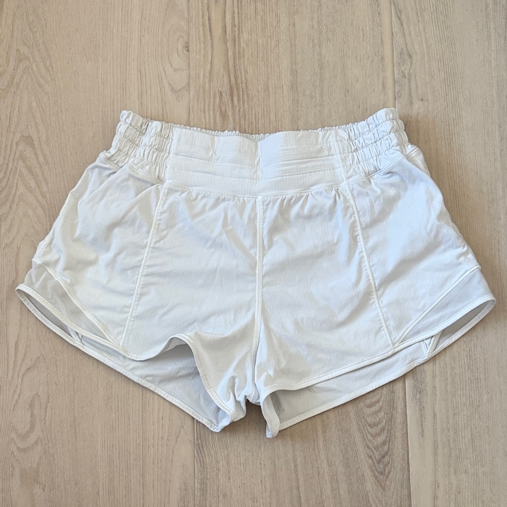 Lululemon Hotty Hot HR Short 2.5 - Size 6